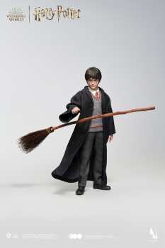 INART Collectibles Harry Potter and the Philosopher’s Stone - Harry Potter (Standard) 1/6 Collectible Figure