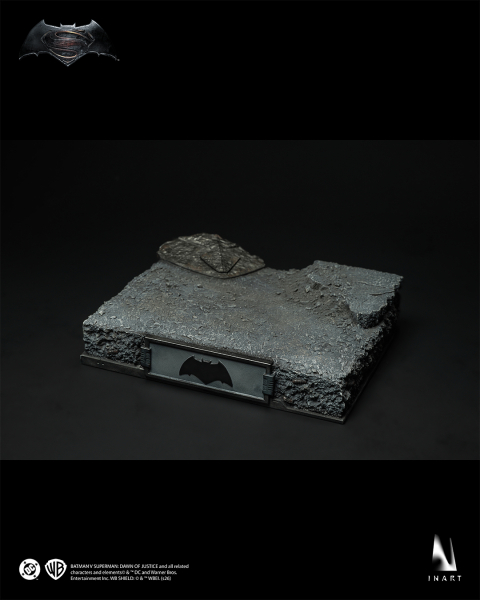 INART Collectibles Batman vs Superman: Dawn of Justice - Batman 1/6 Collectible Figure